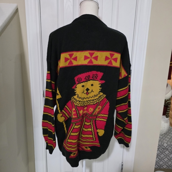 Black and Red Bear Sweater - Picture 4 of 4